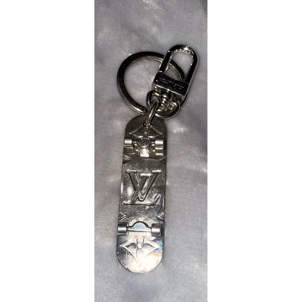 Louis Vuitton Skateboard Bag Charm Key Holder Silver Monogram‎ MP3135